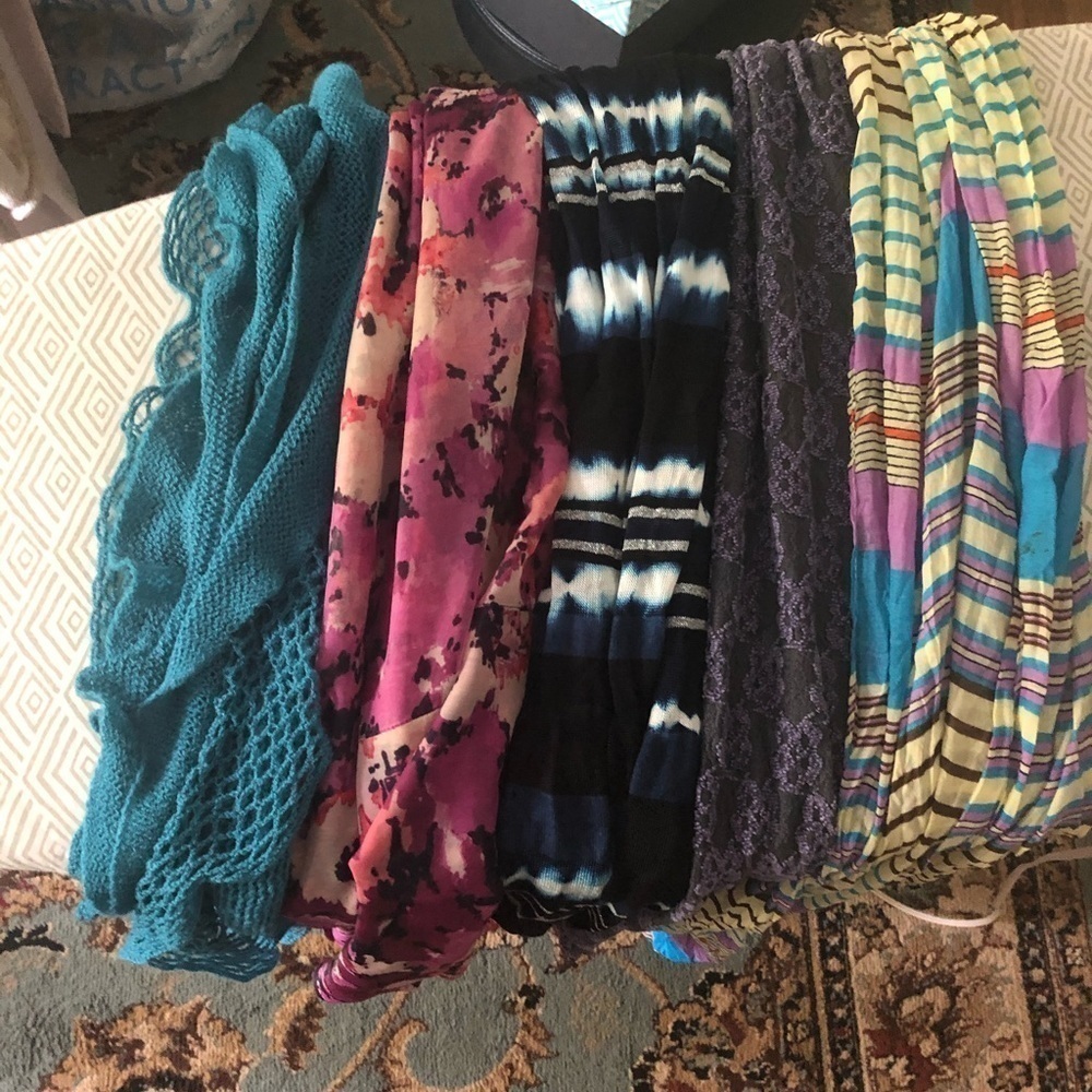 🐩 🌹Set of 5 scarfs - Picture 8 of 8